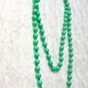 Vintage‎ 26 inch Mint/Apple Green Beaded Necklace Gold Tone Accents Clasp